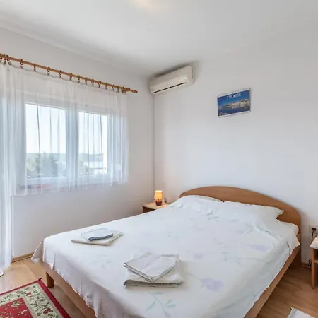 Mimi Πανσιόν Τρογκίρ